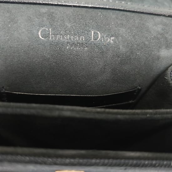 Dior Diorama verticale clutch met studs in marineblauwe katoenen denim - Image 6