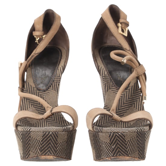Burberry Bow T-Strap Wedge Sandalen in Bruin Leer - Image 4