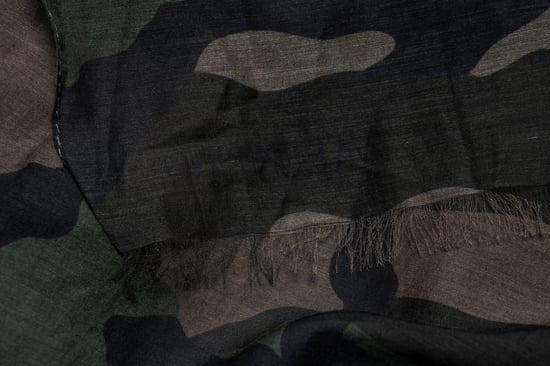 Valentino Garavani, camouflage bedrukte sjaal - Image 3