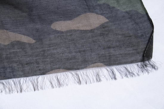 Valentino Garavani, camouflage bedrukte sjaal - Image 5