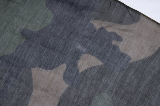 Valentino Garavani, camouflage bedrukte sjaal - Image 6