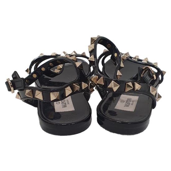 Valentino Garavani Rockstud T-Strap Platte Sandalen in Zwart Rubber - Image 3