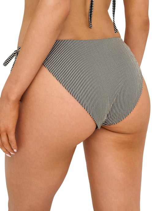 Alleen bikinibroekjes - Image 5