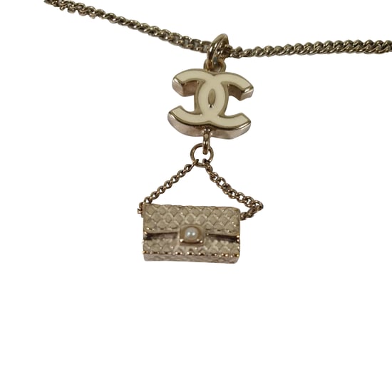 Chanel 2003 CC Geplakte Emaille Flap Tas Hanger Ketting in Goud Metaal - Image 3