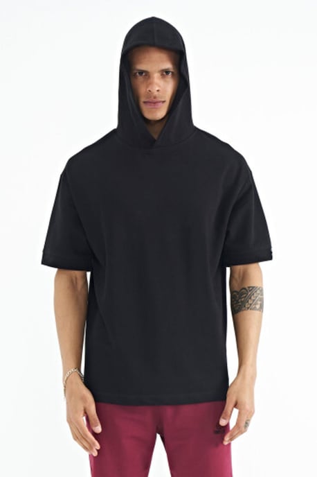 Overmaatse Hoodie T-Shirt met Accessoire Details - Image 4