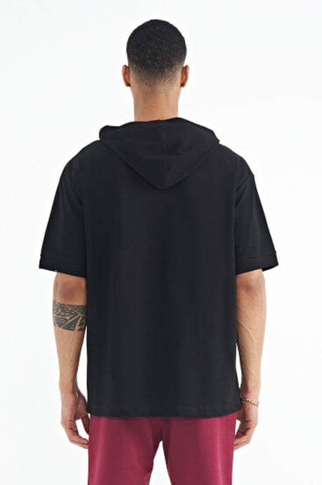Overmaatse Hoodie T-Shirt met Accessoire Details - Image 6