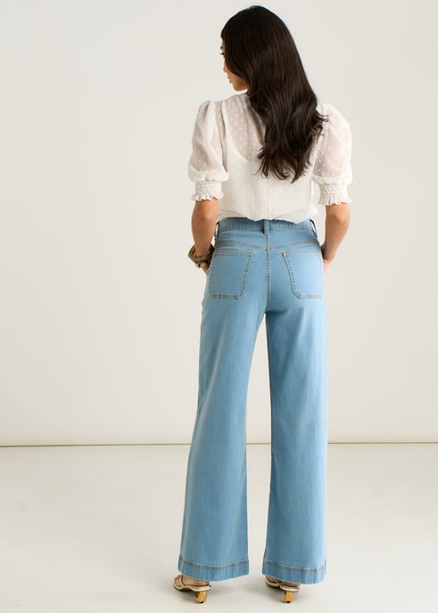 Lichtblauwe jeans met plooien en wijde pijpen - Image 4