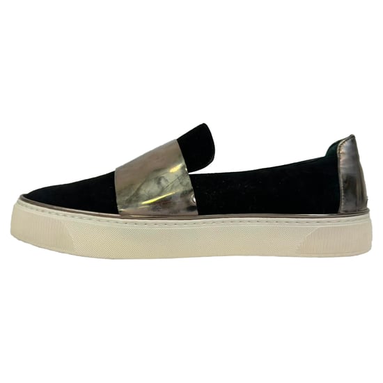 Stuart Weitzman Slip On Sneakers in Zwart Fluweel - Image 4