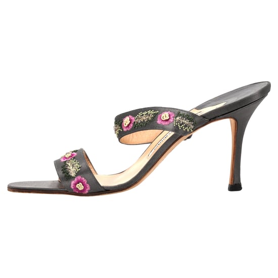 Manolo Blahnik Geborduurde Hakken Mules in Zwarte Satijn - Image 2