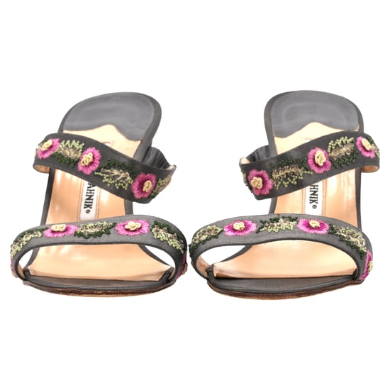 Manolo Blahnik Geborduurde Hakken Mules in Zwarte Satijn - Image 4