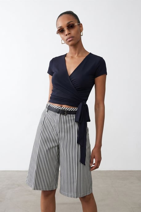 Crop Wrap Blouse met Strikdetail - Image 2