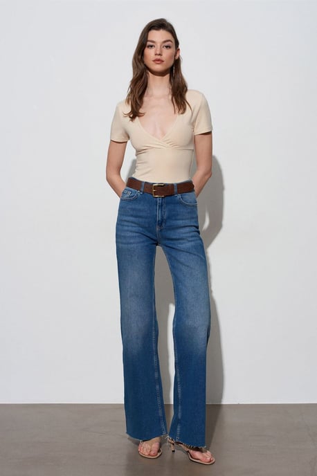 Passend V-hals T-shirt met korte mouwen - Image 3