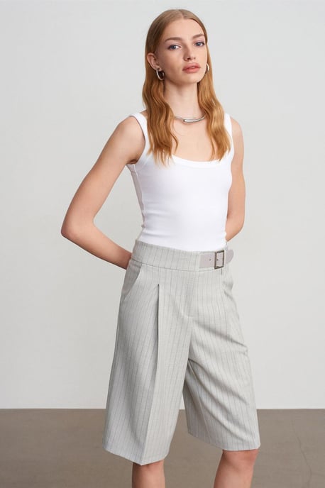 Hoge Taille Gestreepte Tailored Shorts Met Riem - Image 1