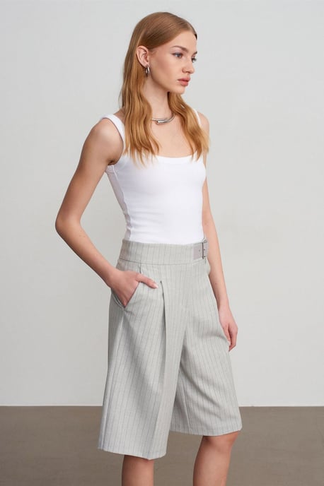 Hoge Taille Gestreepte Tailored Shorts Met Riem - Image 4