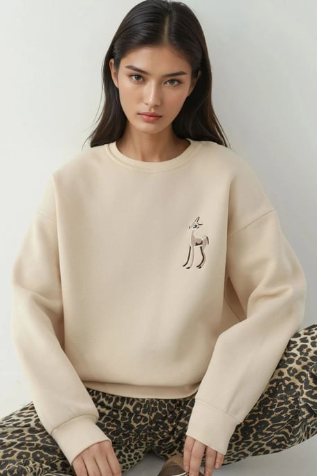 Comfort Dierenpatroon Geborduurde Verhoogde Ronde Hals Sweater - Image 1