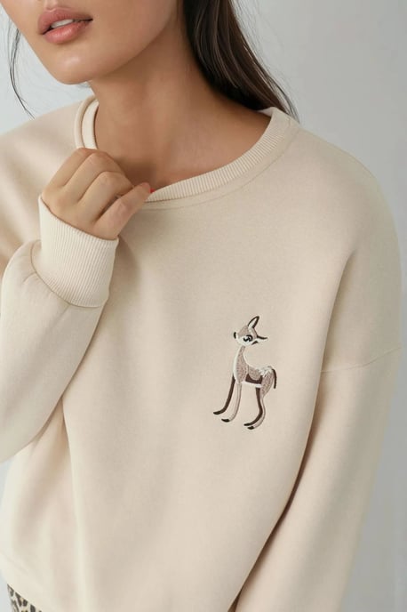 Comfort Dierenpatroon Geborduurde Verhoogde Ronde Hals Sweater - Image 2