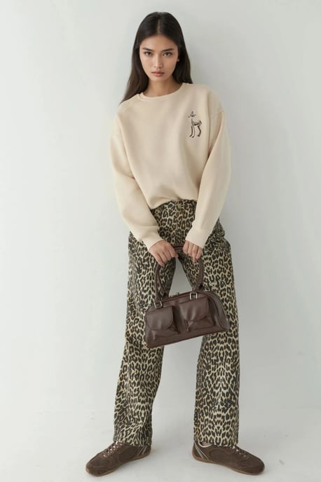 Comfort Dierenpatroon Geborduurde Verhoogde Ronde Hals Sweater - Image 6
