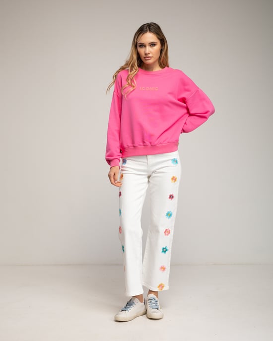 Sweatshirt met de tekst 'iconic' in neonkleur op de voorkant en de rug. - Image 4