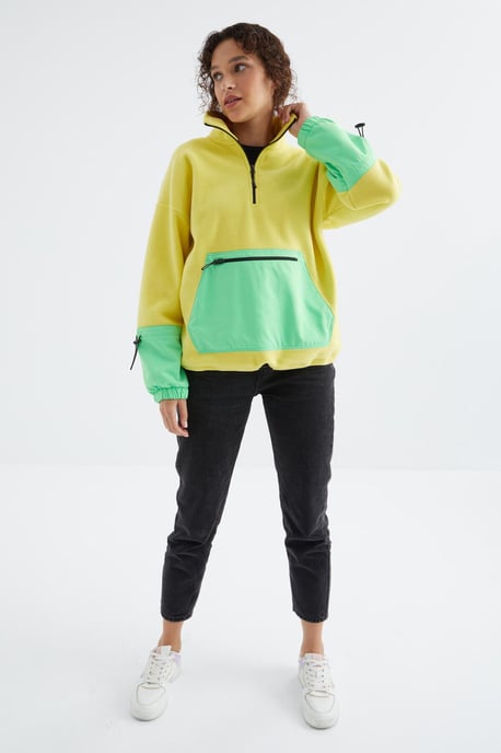 Oversized Pluche Half-Zip Sweatshirt - Image 4