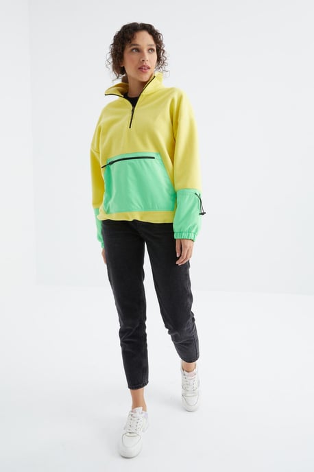 Oversized Pluche Half-Zip Sweatshirt - Image 6