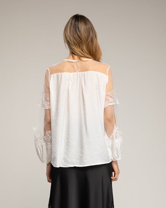 Chiffon blouse met mouwen en schouders van tule en kantdetails - Image 2