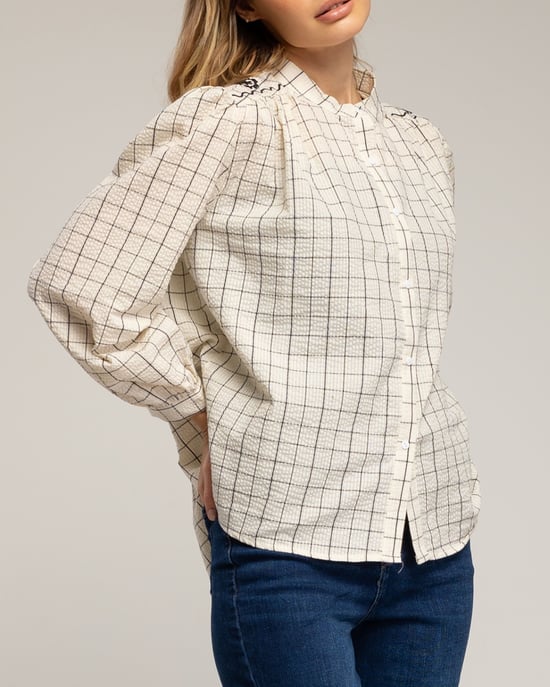 Geruite blouse met opstaande kraag en borduursel op de schouder en rug - Image 3
