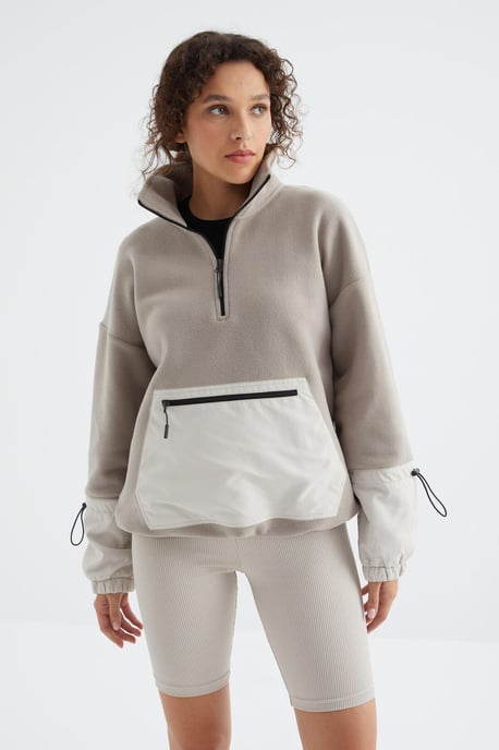 Oversized Pluche Half-Zip Sweatshirt - Image 2