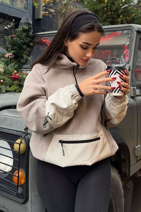 Oversized Pluche Half-Zip Sweatshirt - Image 3
