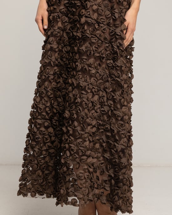 Lange A-lijn rok van organza met bloemen en een elastische taille. - Image 4