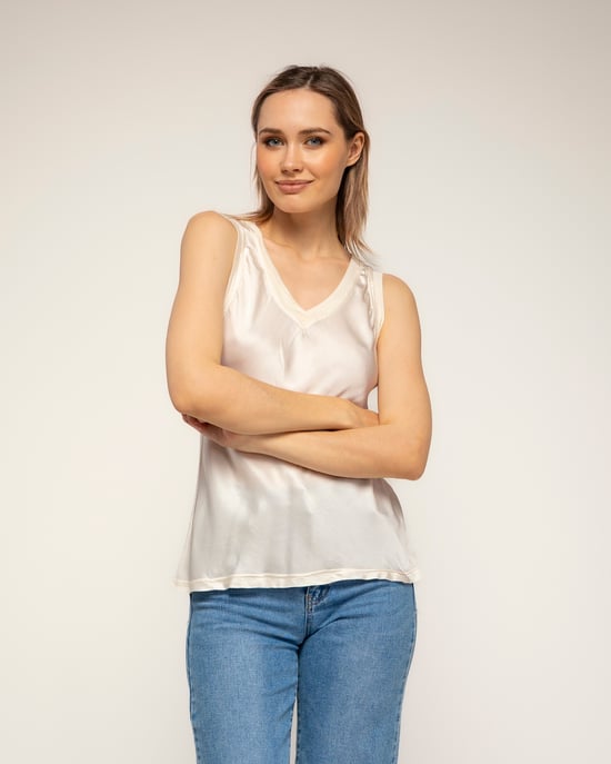 T-shirt met korte mouwen, V-hals, zijde aan de voorkant en tricot aan de achterkant - Image 1
