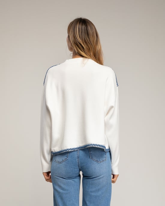 Oversized gebreide trui met stikseldetails aan de zoom en op de schouders. - Image 2