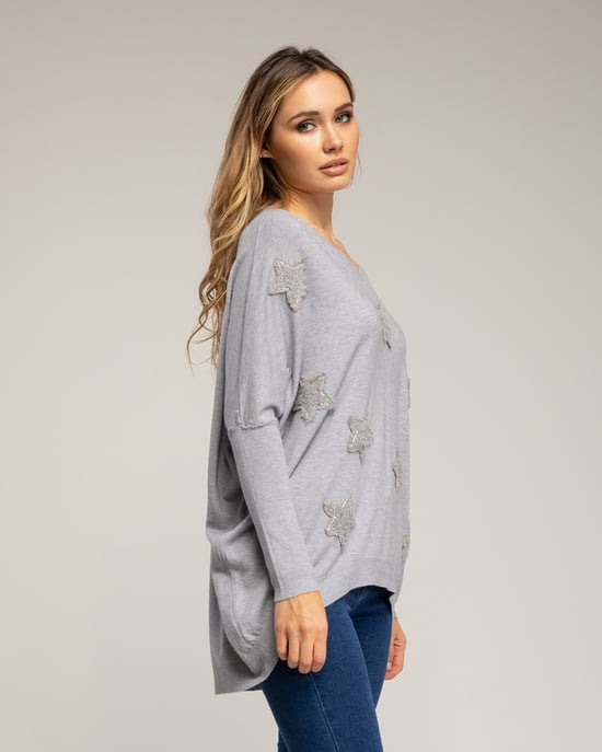 Oversized lange gebreide trui met opgetikte stoffen sterren met strass. - Image 3