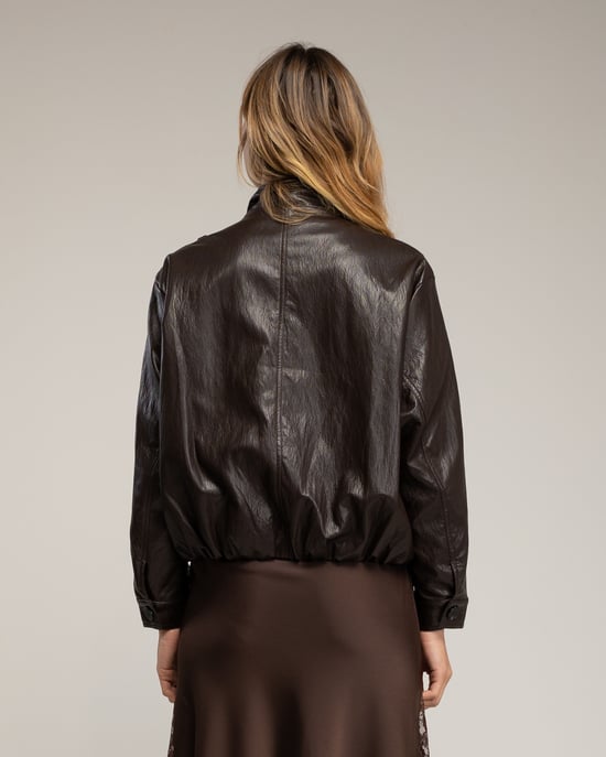 Oversized imitatielederen jas met dubbele knopenrij, een rimpeling in de taille en een gespsluiting bij de kraag. - Image 2