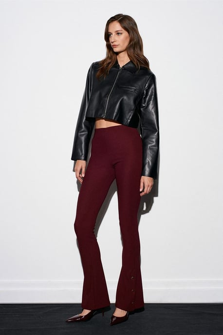 Hoog-getailleerde flare leggings met knoopdetail - Image 2
