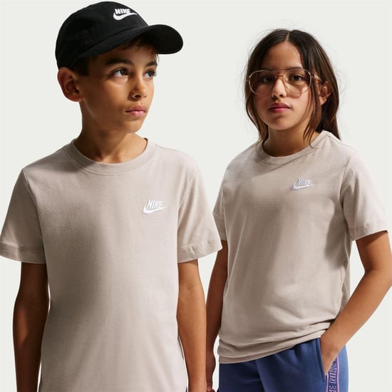 Nike Kinderen Futura Klassiek Logo Regular T-shirt (Crème) - Image 1