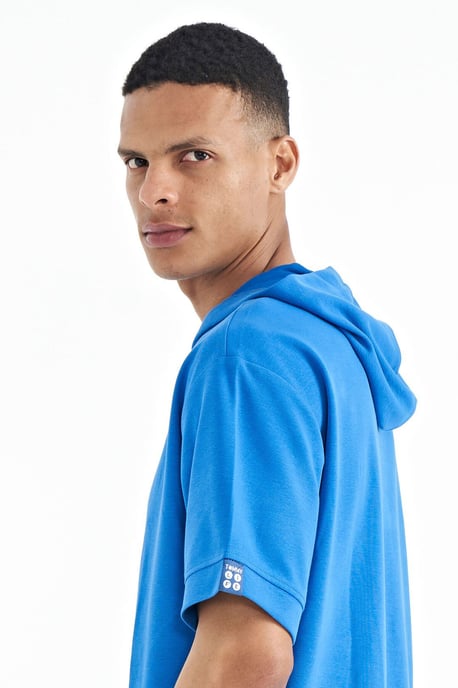 Oversized Hoodie T-Shirt met Accessoire Details - Image 2