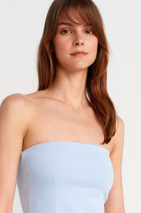 Strapless Slim-fit Bandeau Blouse - Image 3