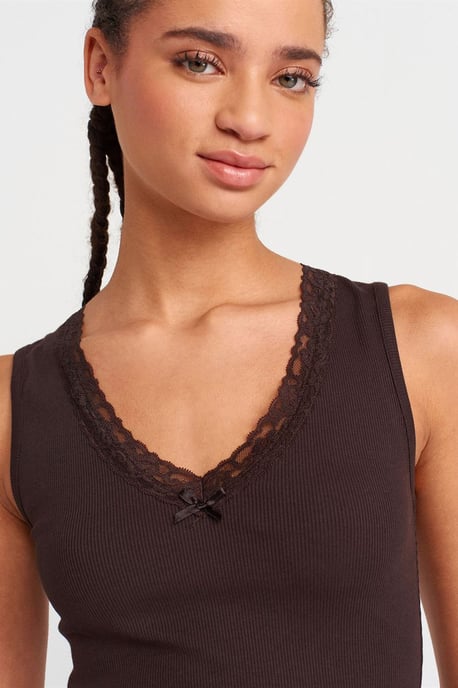 Mouwloze Kant Geribbelde V-hals Blouse - Image 1