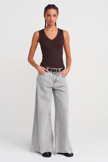 Mouwloze Kant Geribbelde V-hals Blouse - Image 4