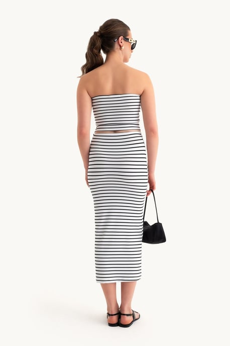 2 Stukken: Gestreepte Strapless Croptop & Gestreepte Mid Rise Midi Rok - Image 4