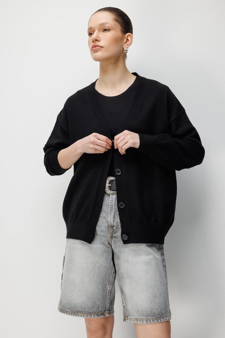 Lange Geribbelde Gebreide Cardigan met V-hals en Knopen Sluiting - Image 3