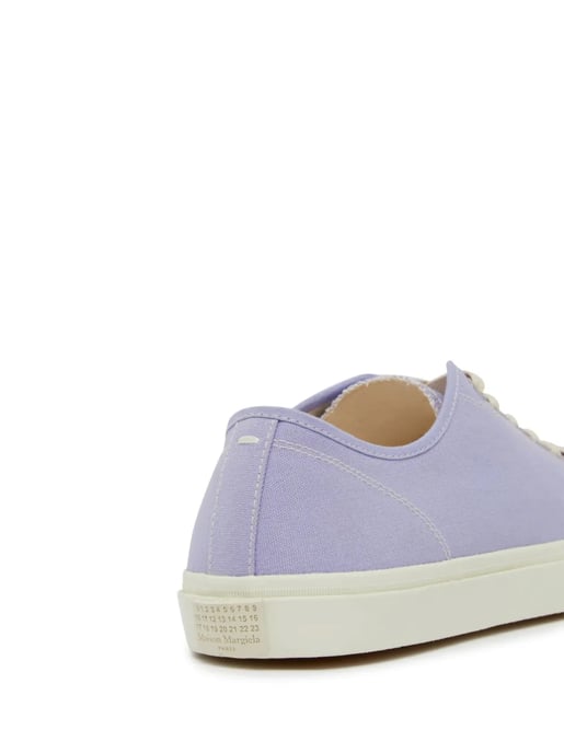 Lage Canvas Tabi Sneakers in Violet - Image 5