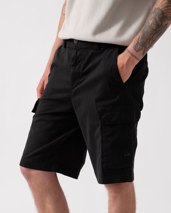Logo Detail Cargo Shorts in Zwart - Image 2