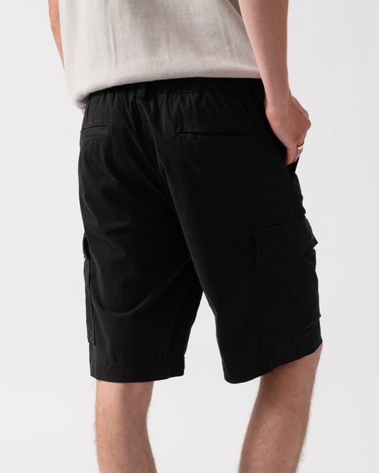 Logo Detail Cargo Shorts in Zwart - Image 3