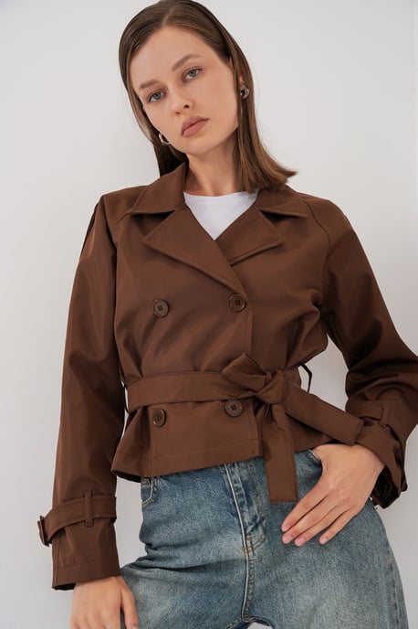 Korte Bouwde Trenchcoat - Image 1