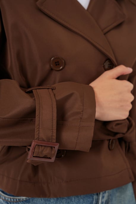 Korte Bouwde Trenchcoat - Image 6