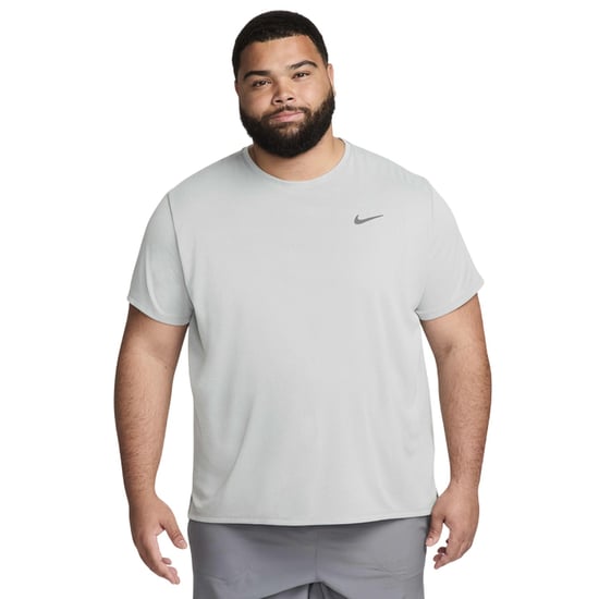 Nike Heren T-shirt Miler met Swoosh en reflecterende details (Grijze Mist) - Image 3