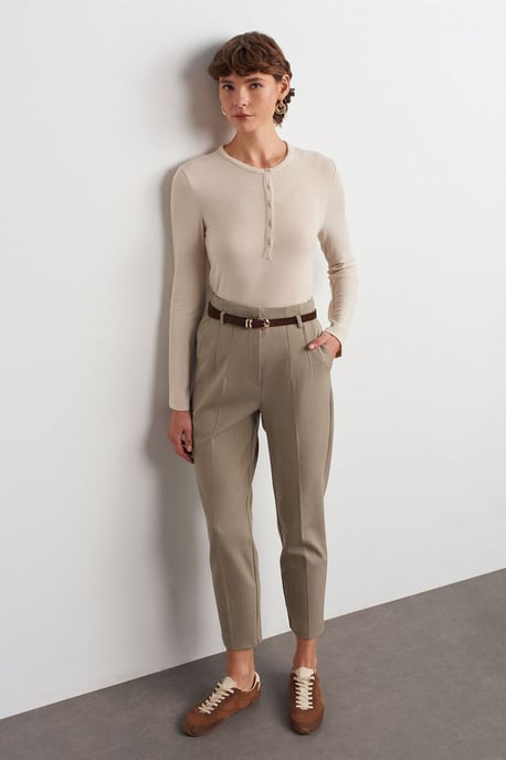 Slim Fit V-hals Knopenblouse - Image 5