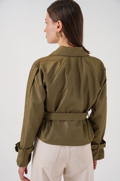 Korte Bouwde Trenchcoat - Image 6
