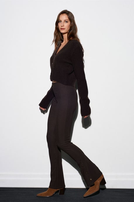 Hoge taille flare leggings met knoopdetail - Image 1